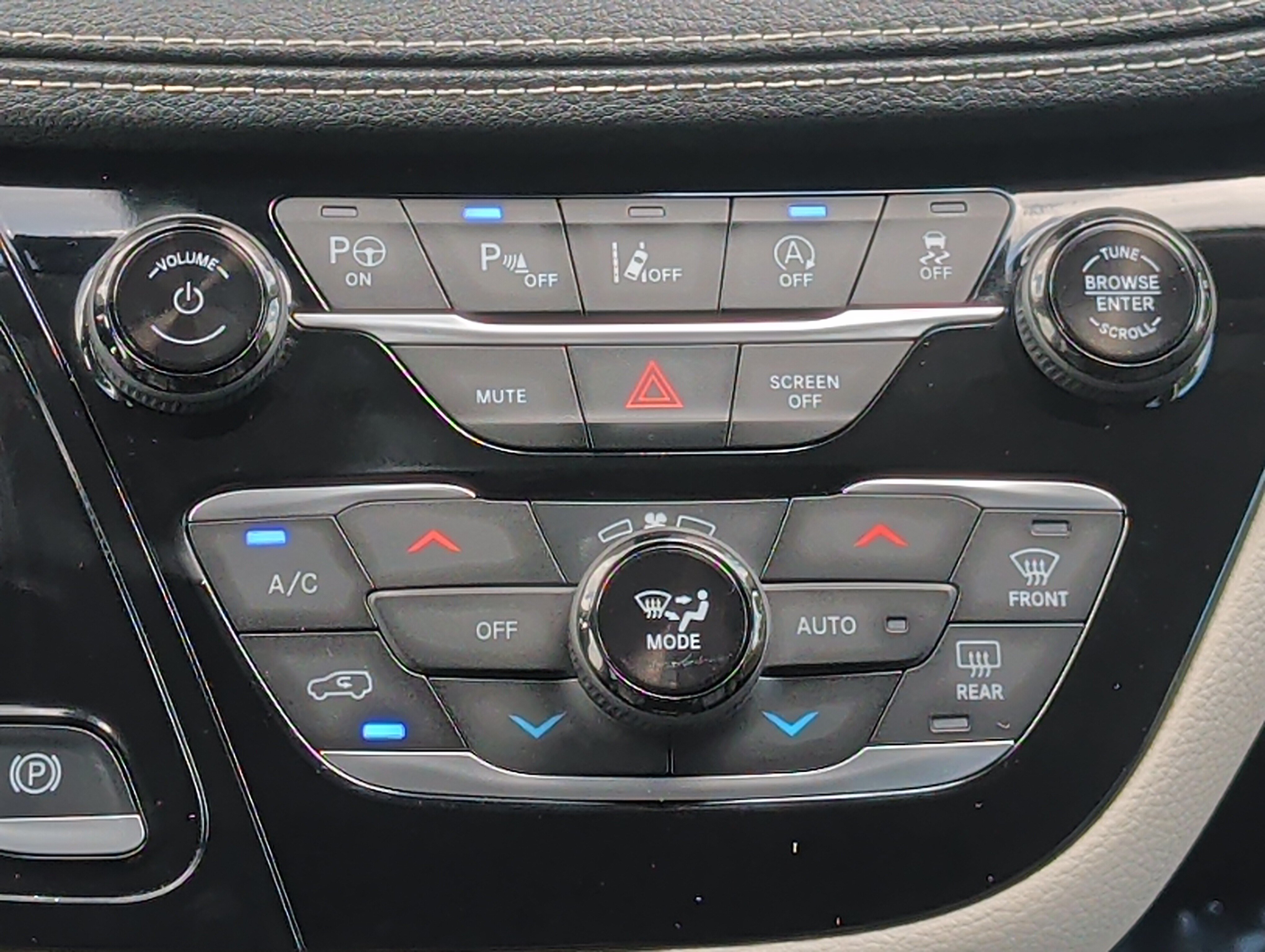 Used 2022 Chrysler Pacifica Touring-L w/ Uconnect Theater Family Group AWD/4WD image 27