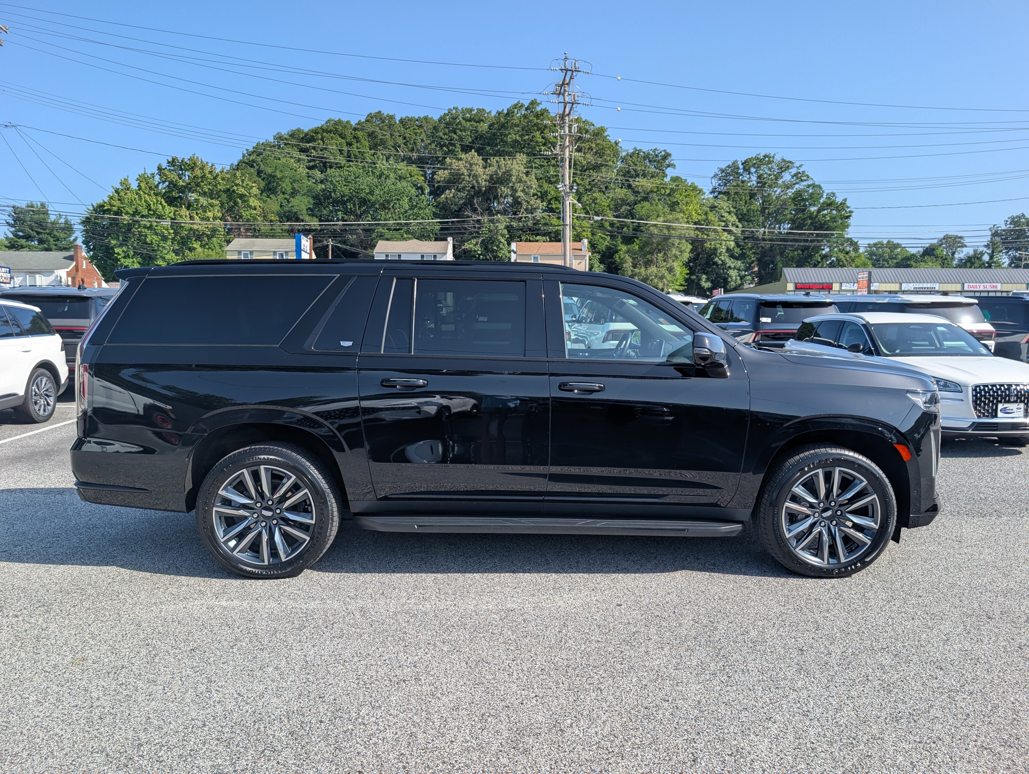 Used 2022 Cadillac Escalade ESV Sport AWD/4WD image 8