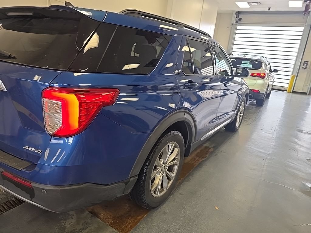 Certified 2021 Ford Explorer XLT w/ Equipment Group 202A AWD/4WD image 4