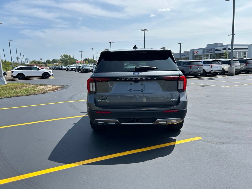 Certified 2025 Ford Explorer Active w/ Active Comfort Package AWD/4WD image 8