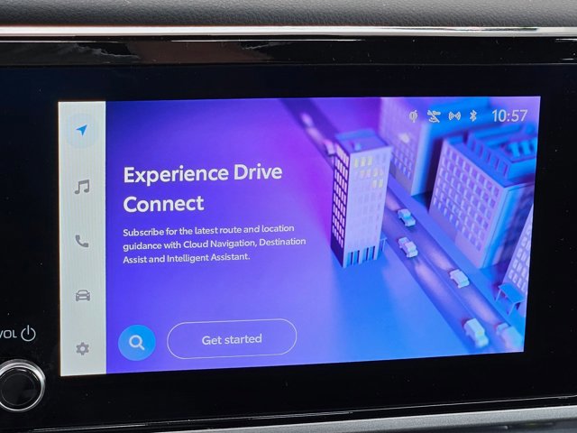 Used 2025 Toyota Camry SE image 13