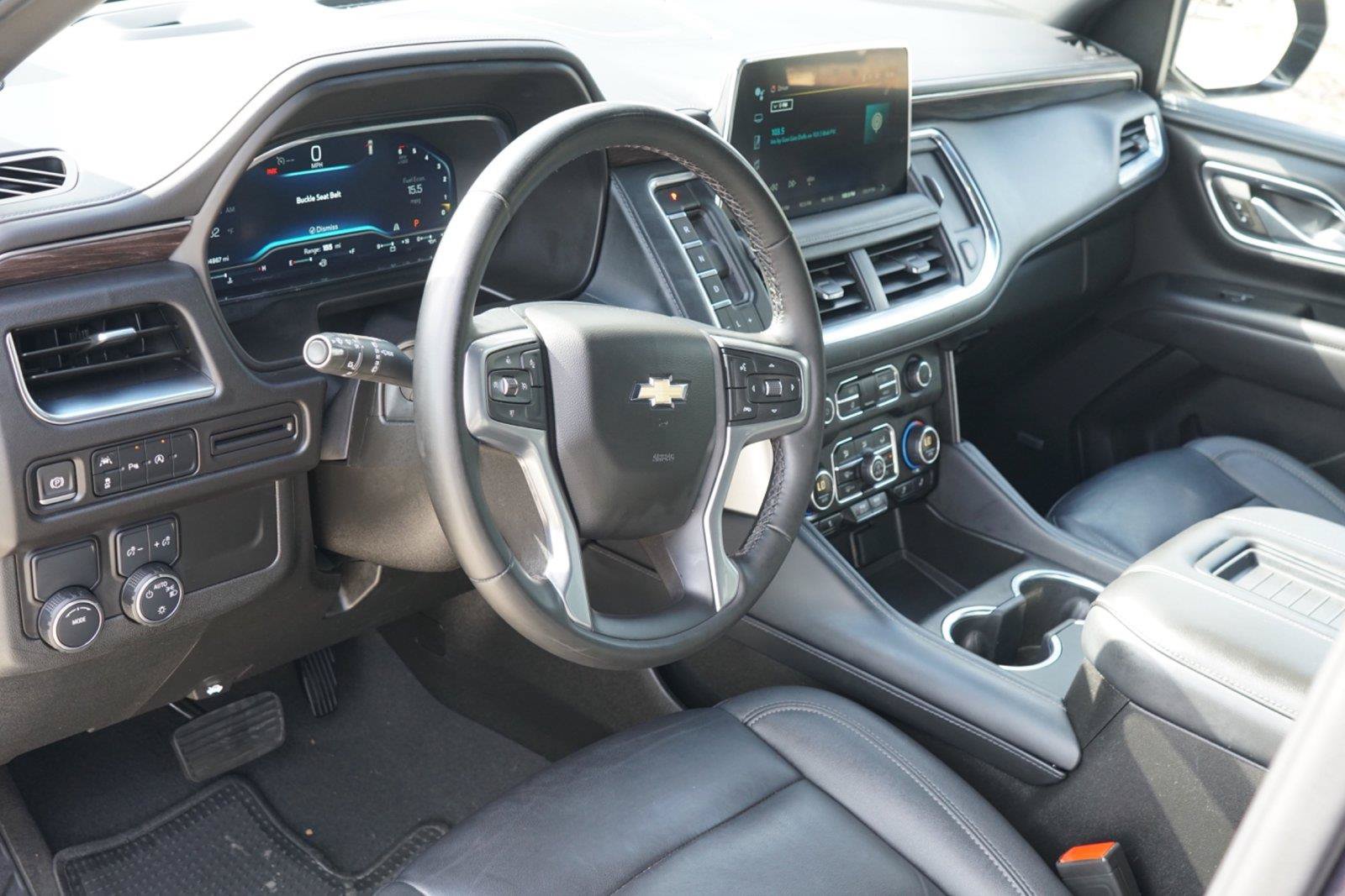 Used 2024 Chevrolet Suburban LT RWD image 9