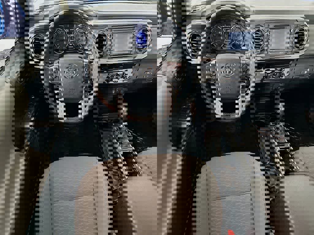 Used 2018 Toyota Tacoma SR5 RWD image 13