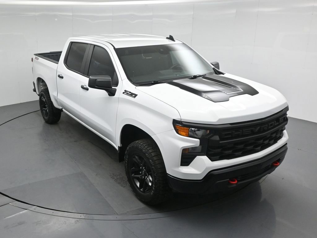 Used 2024 Chevrolet Silverado 1500 Custom Trail Boss w/ LPO, Dark Essentials Package image 4