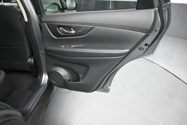 Used 2020 Nissan Rogue SV FWD image 25