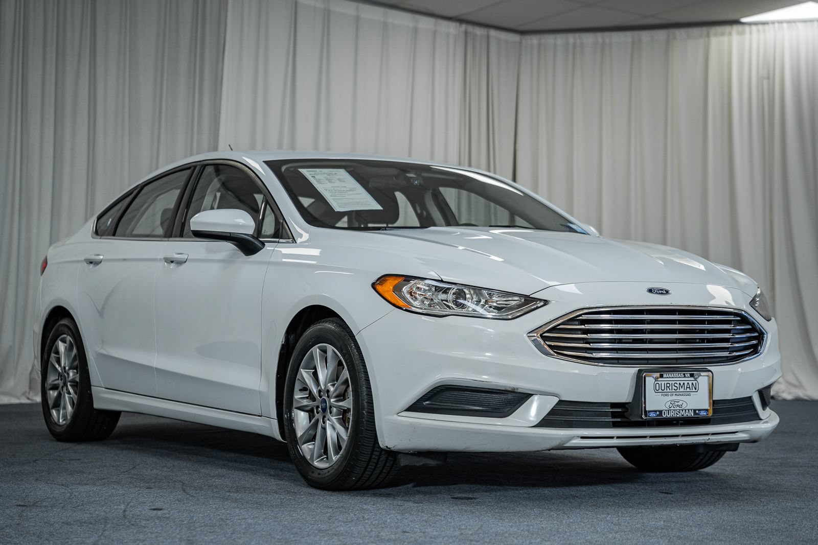 Certified 2017 Ford Fusion SE FWD image 1