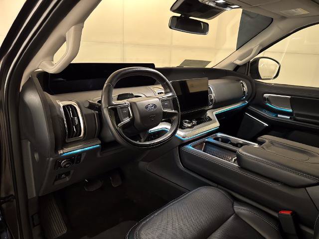 Certified 2025 Ford Expedition Platinum w/ Driver's Package AWD/4WD image 4