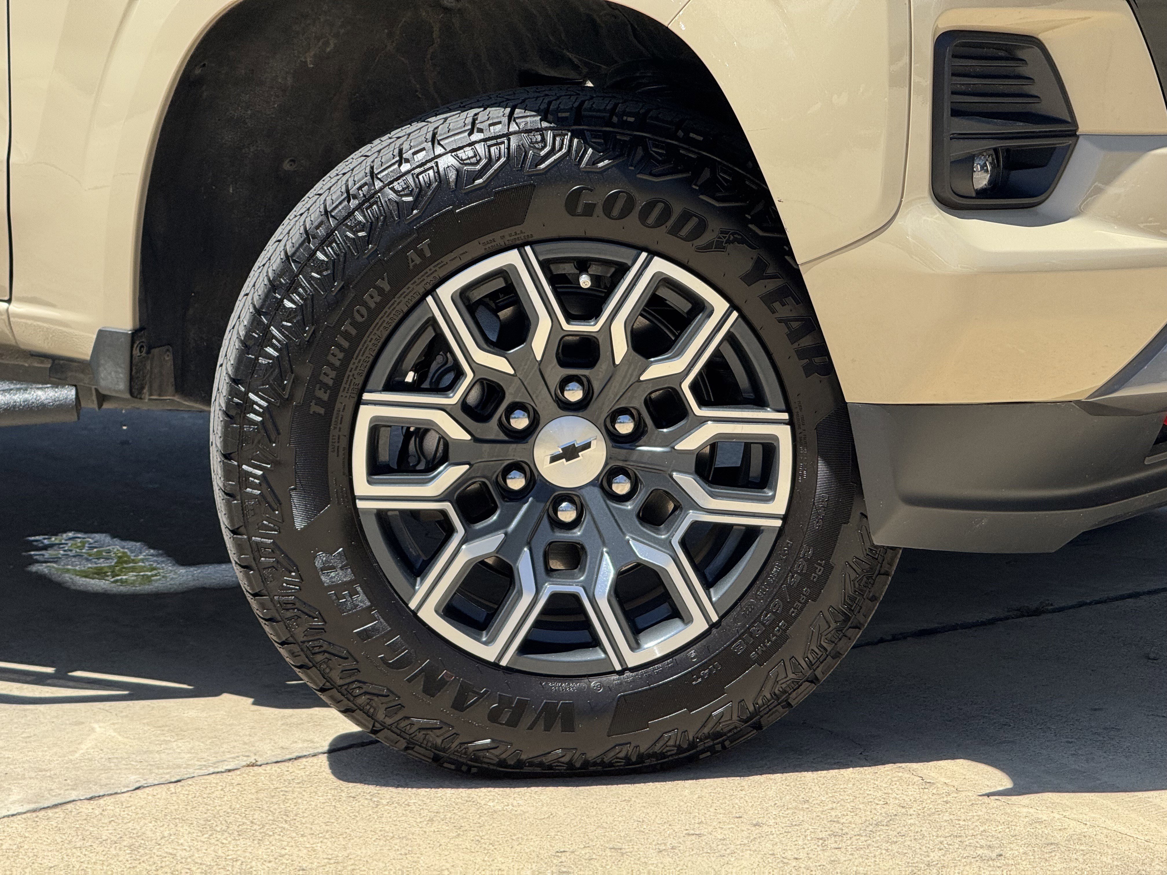 Used 2024 Chevrolet Colorado Z71 w/ Z71 Convenience Package 2 image 3