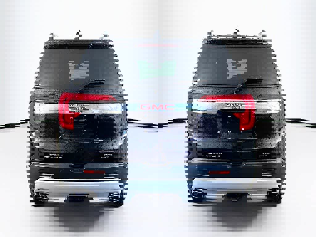 Used 2023 GMC Acadia SLT w/ Preferred Package image 4