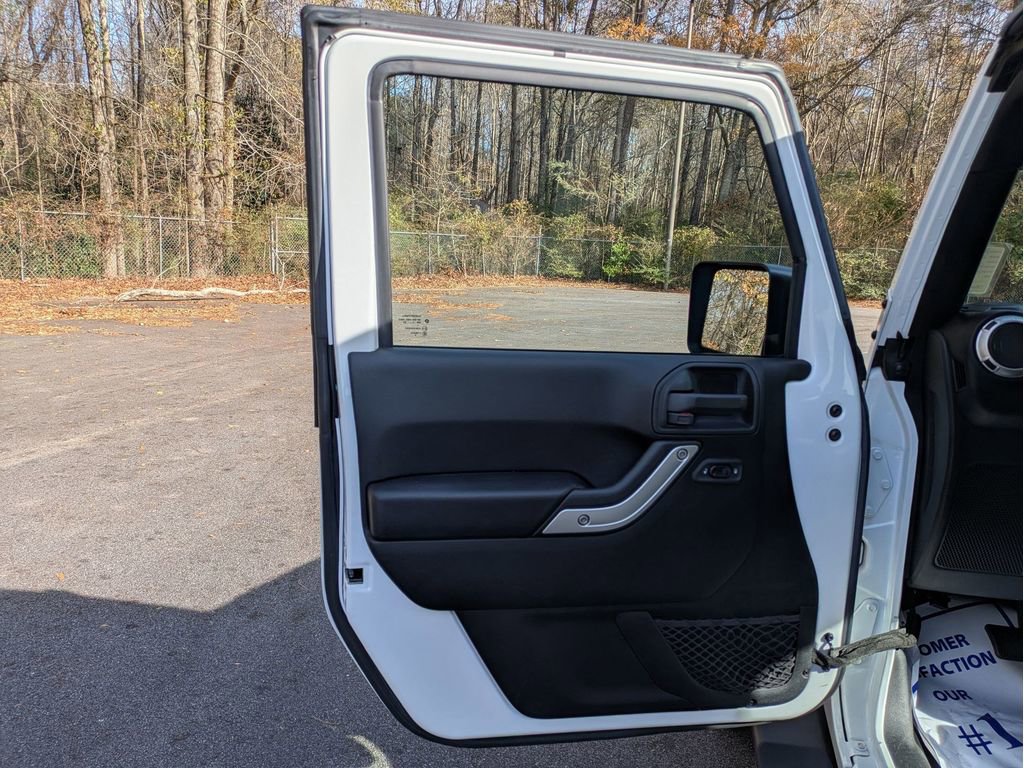 Used 2017 Jeep Wrangler Unlimited Sahara w/ Connectivity Group image 12