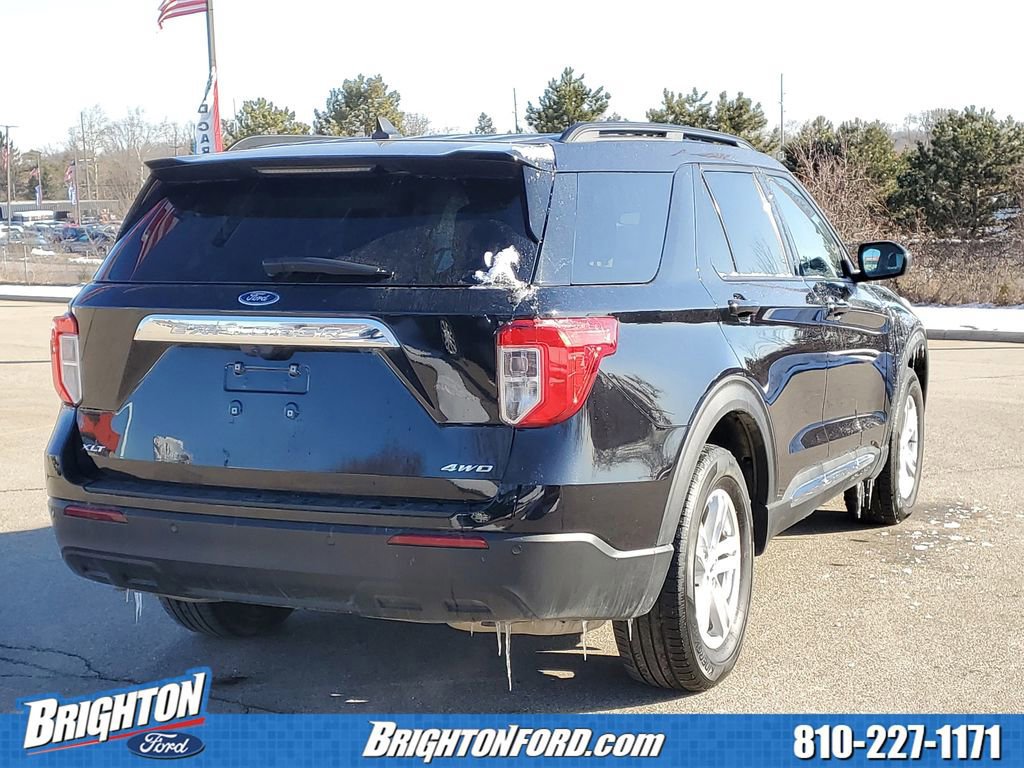 Certified 2023 Ford Explorer XLT image 3