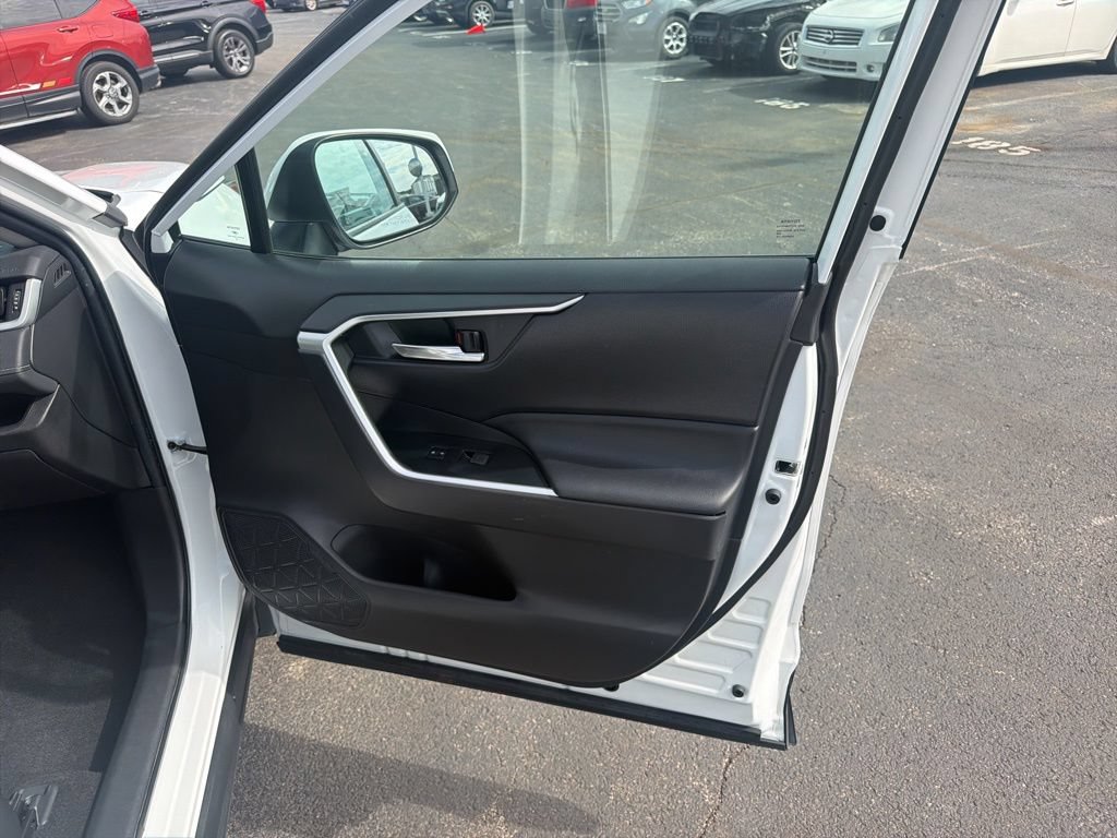 Used 2023 Toyota RAV4 XLE AWD/4WD image 37
