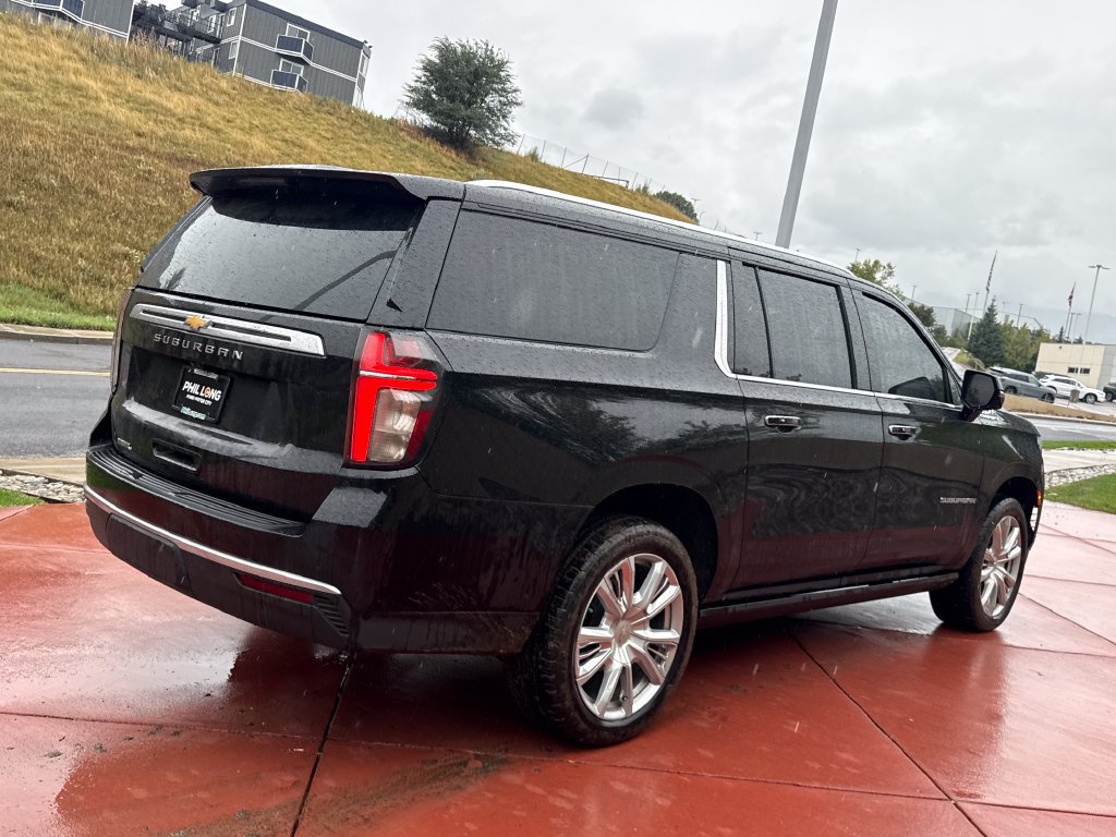 Used 2021 Chevrolet Suburban High Country w/ Premium Package 2 AWD/4WD image 8