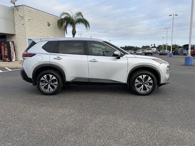 Used 2023 Nissan Rogue SV image 2