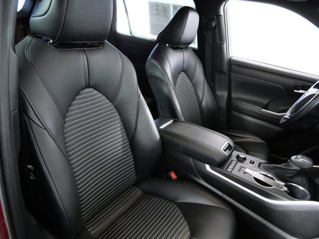 Used 2021 Toyota Highlander XSE AWD/4WD image 12