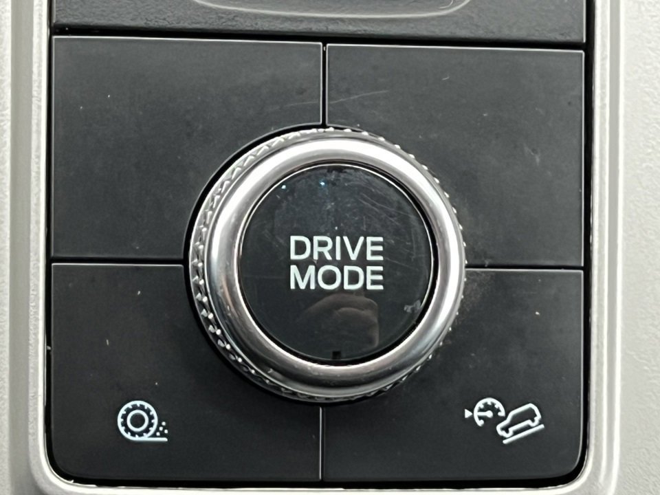 Certified 2022 Ford Explorer XLT w/ Equipment Group 202A image 33