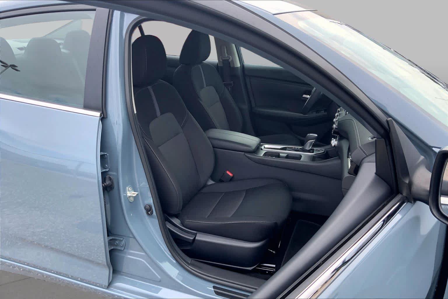 Used 2025 Nissan Sentra SV w/ All-Weather Package FWD image 9