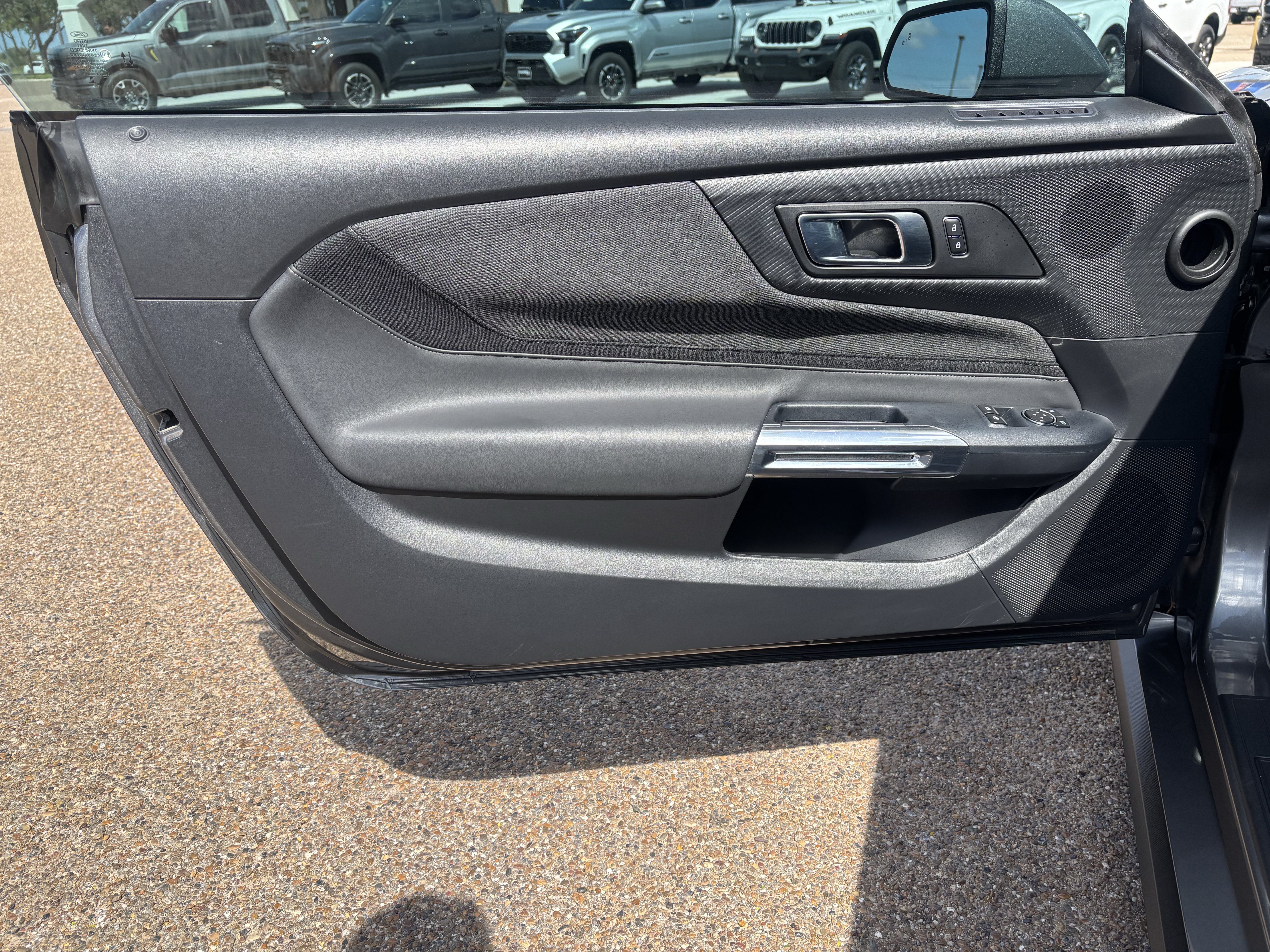 Certified 2025 Ford Mustang Coupe RWD image 9