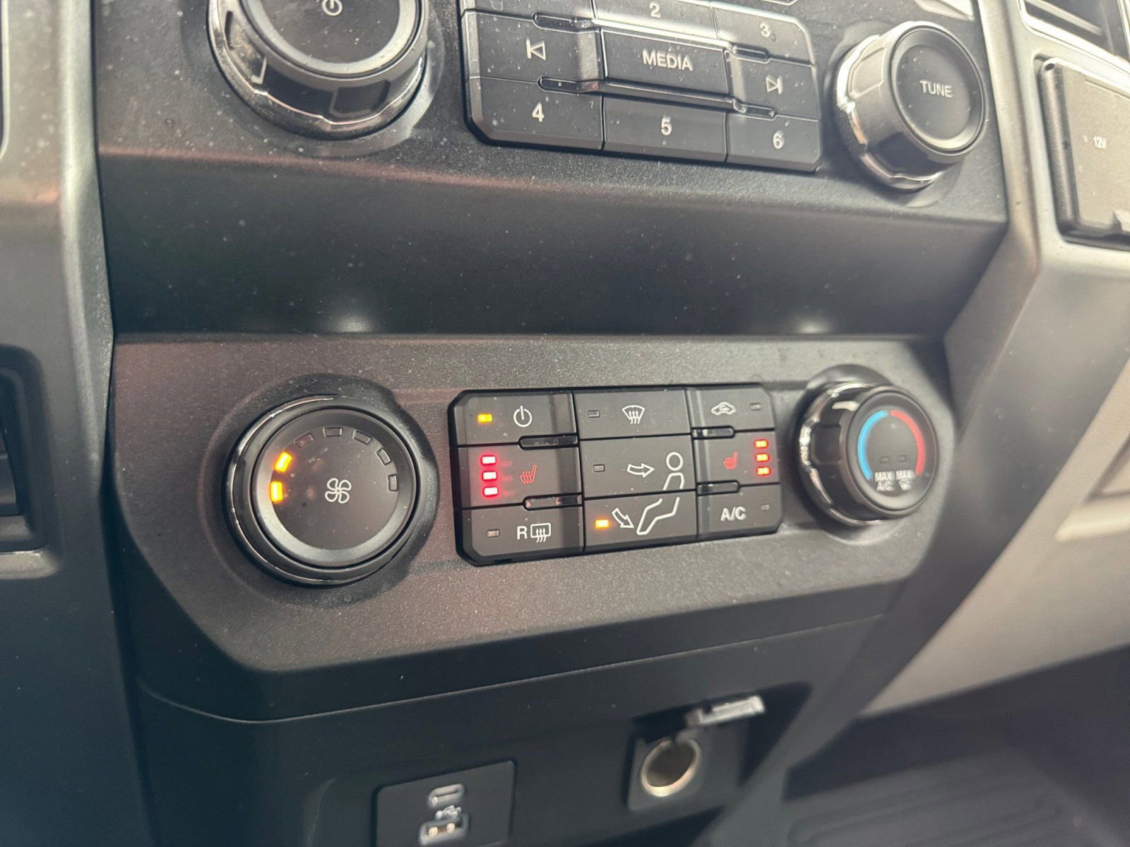 Certified 2020 Ford F250 XLT w/ XLT Premium Package image 24