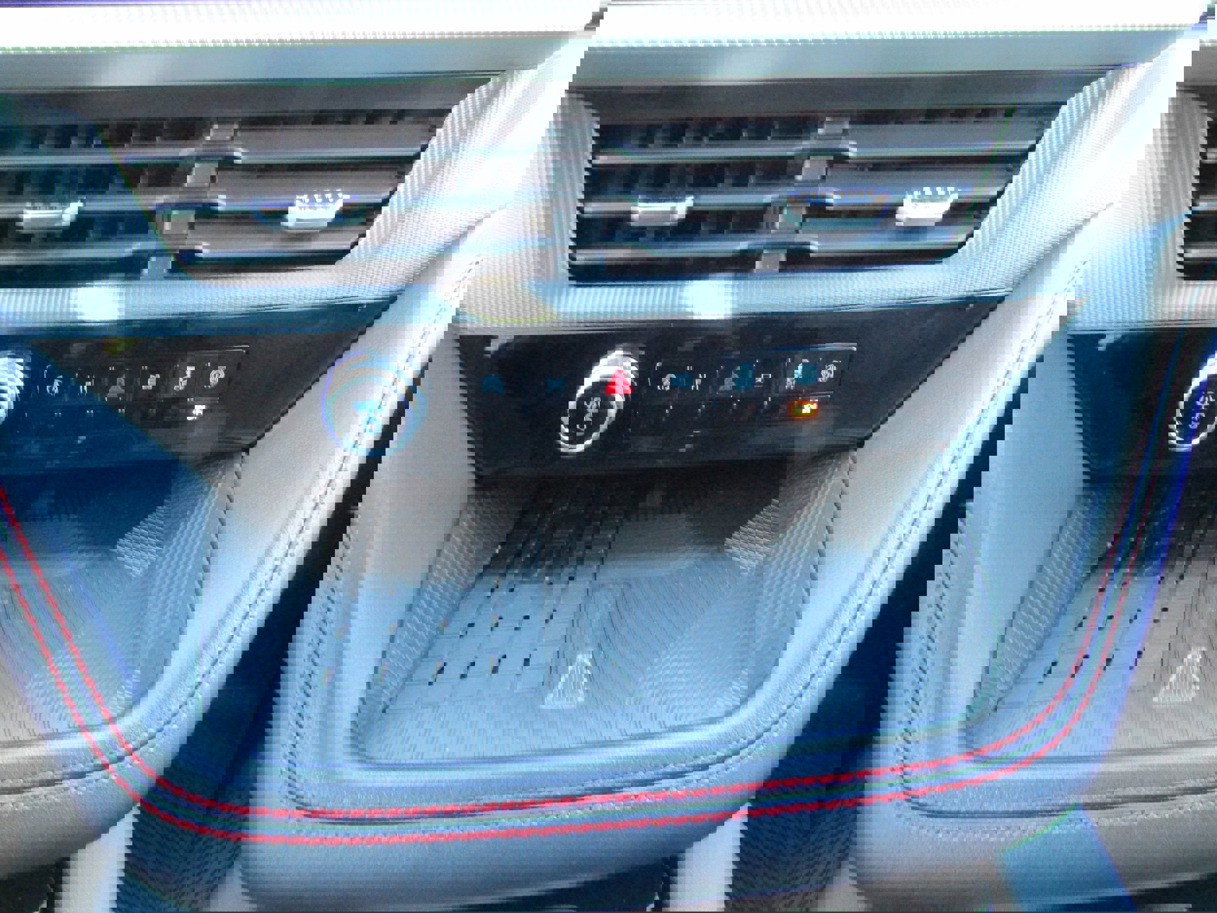 Certified 2025 Ford Explorer ST-Line w/ Premium Package image 27