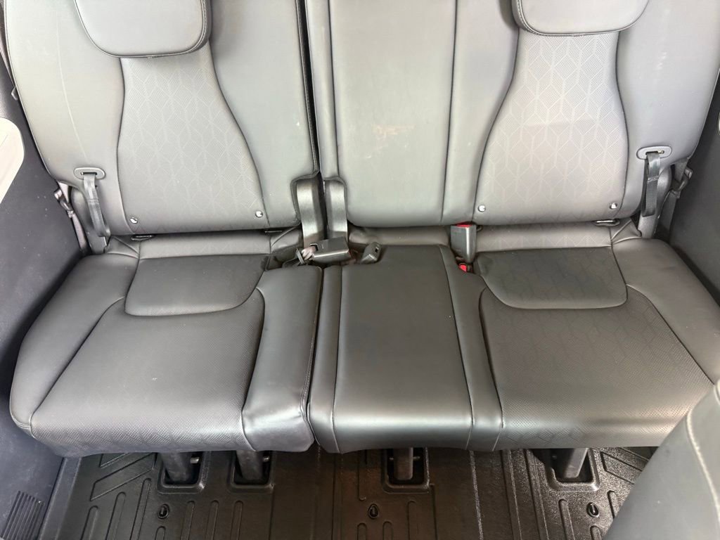 Used 2024 Kia Carnival LX FWD image 45