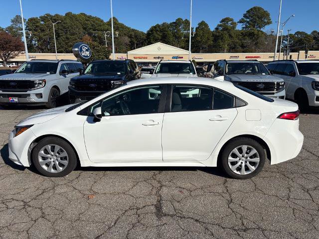 Used 2023 Toyota Corolla LE image 2