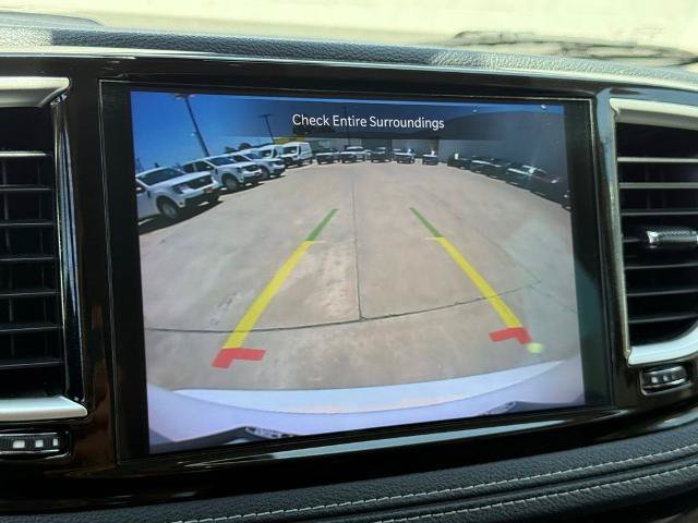 Used 2023 Chrysler Pacifica Touring-L FWD image 10