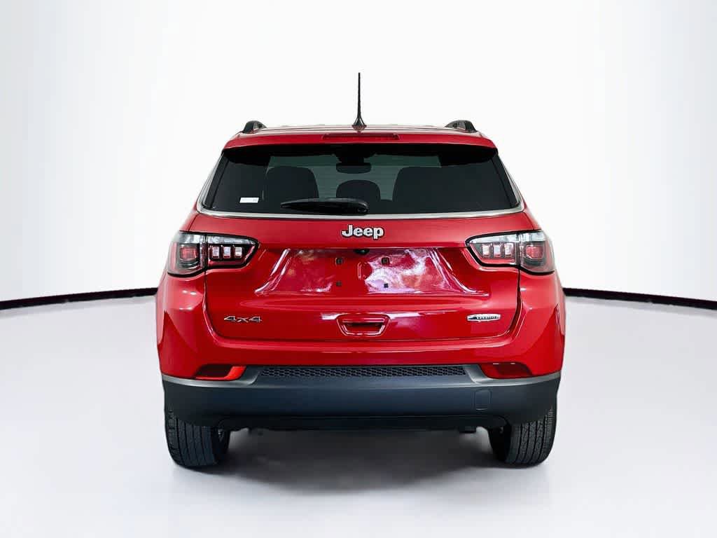 Used 2023 Jeep Compass Latitude AWD/4WD image 4