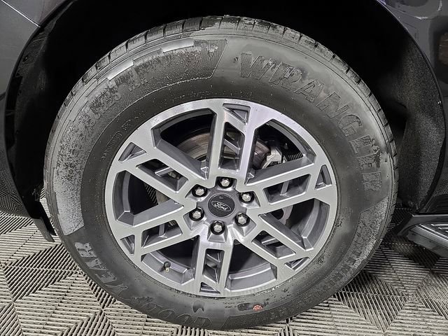 Certified 2025 Ford Expedition Active image 9