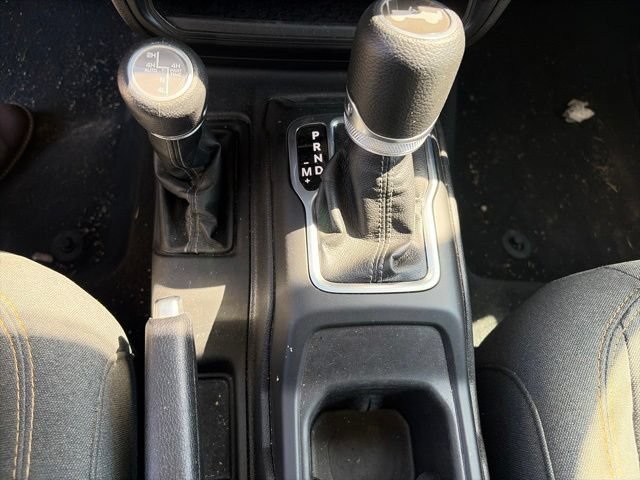 Used 2024 Jeep Wrangler Unlimited Sahara AWD/4WD image 9