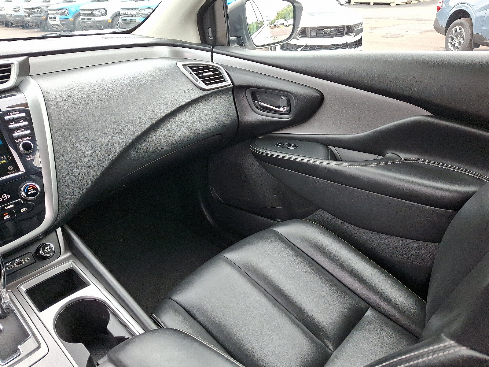 Used 2023 Nissan Murano SV image 16