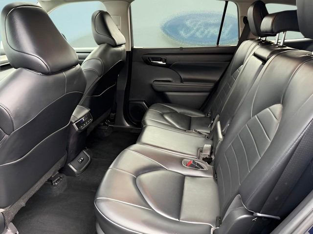 Used 2020 Toyota Highlander XLE image 12