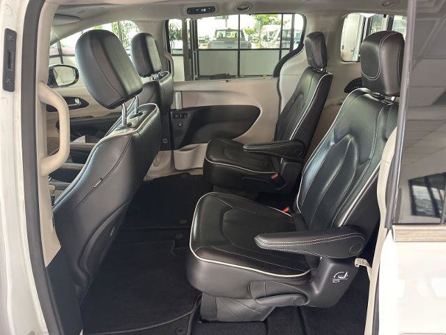 Used 2023 Chrysler Pacifica Limited FWD image 7