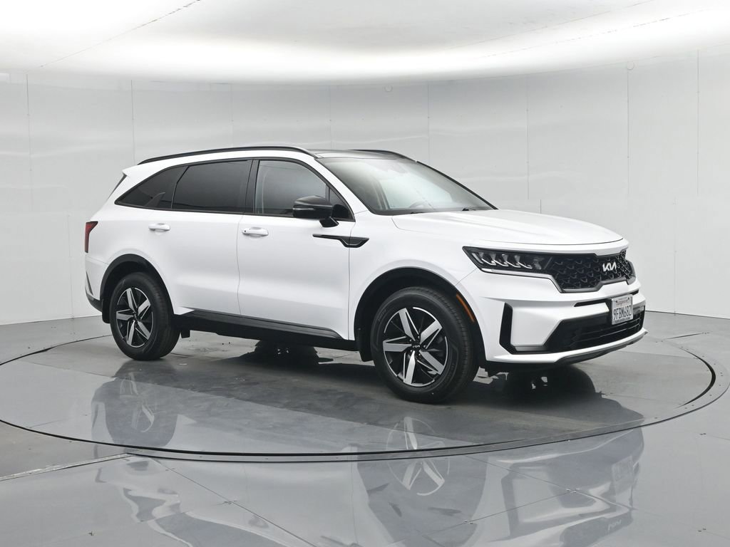 Used 2023 Kia Sorento S w/ Panoramic Sunroof Package image 3