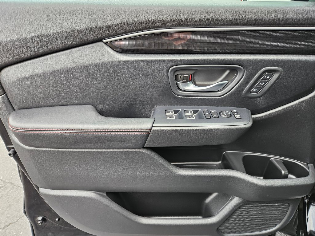 Used 2025 Honda Pilot Black Edition image 22