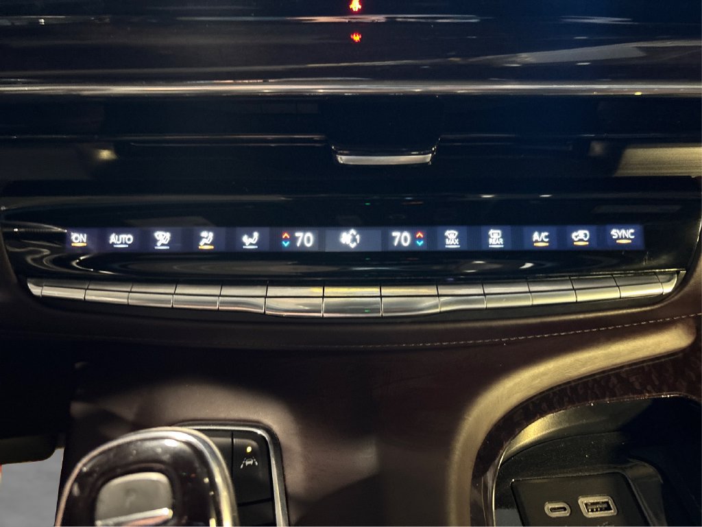 Used 2023 Cadillac Escalade Premium Luxury Platinum AWD/4WD image 36