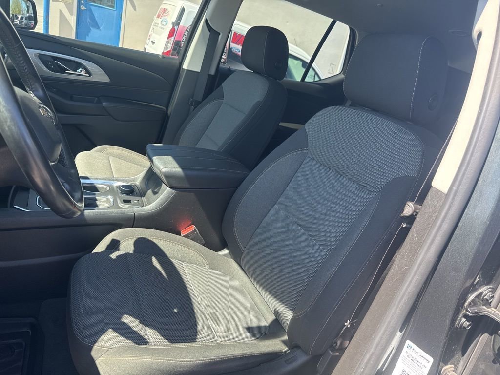 Used 2020 Chevrolet Traverse LT image 16