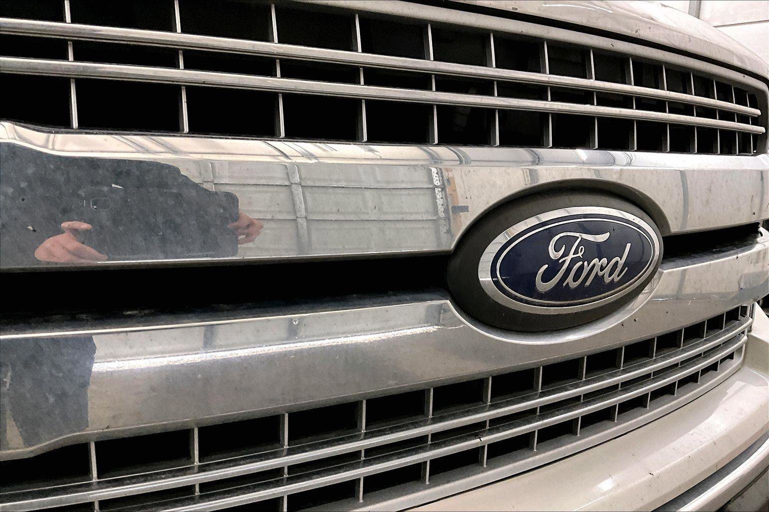 Certified 2019 Ford F150 Lariat w/ Equipment Group 502A Luxury image 29