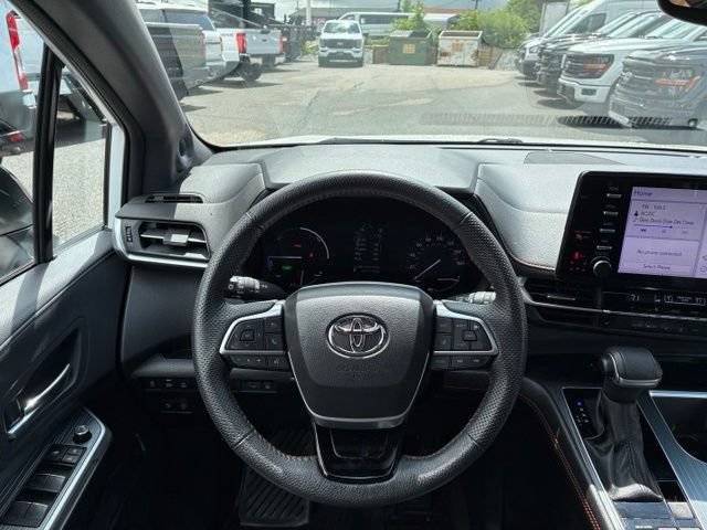 Used 2023 Toyota Sienna XSE w/ XSE Plus Package AWD/4WD image 18