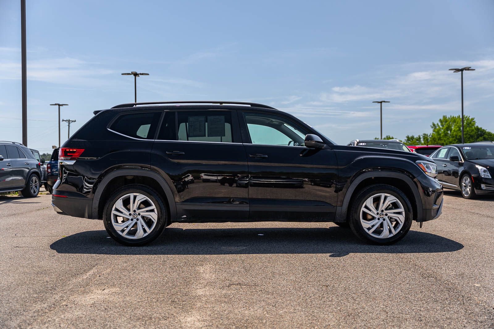 Used 2021 Volkswagen Atlas SE w/ Panoramic Sunroof Package FWD image 8