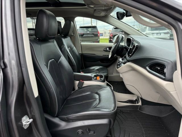 Used 2019 Chrysler Pacifica Limited FWD image 22