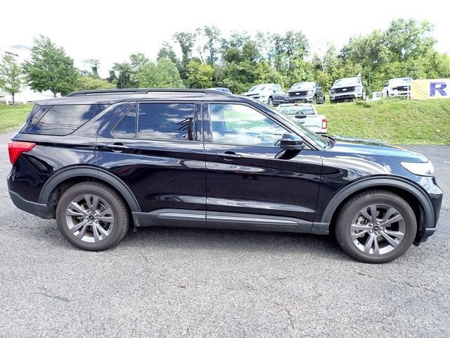 Certified 2022 Ford Explorer XLT w/ Equipment Group 202A AWD/4WD image 7