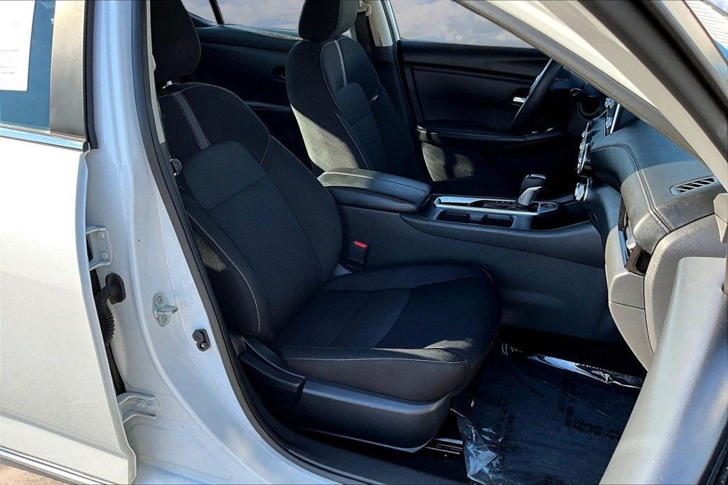 Used 2025 Nissan Sentra SV FWD image 31
