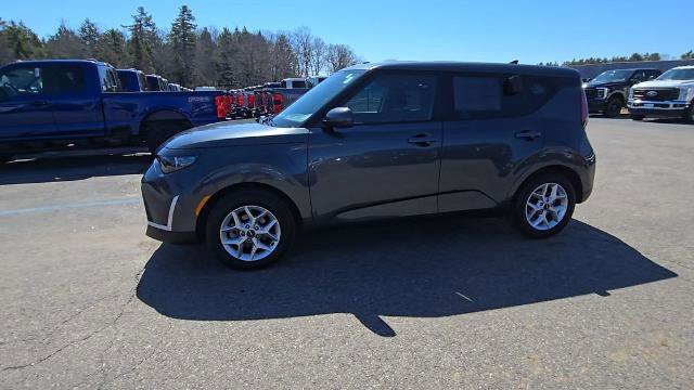 Used 2025 Kia Soul LX w/ LX Technology Package image 2