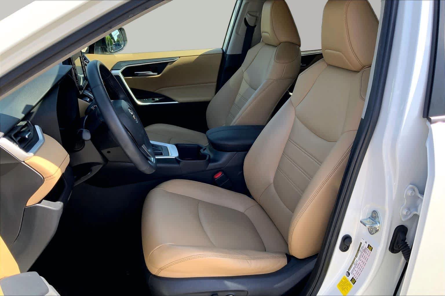 Used 2022 Toyota RAV4 XLE Premium FWD image 8