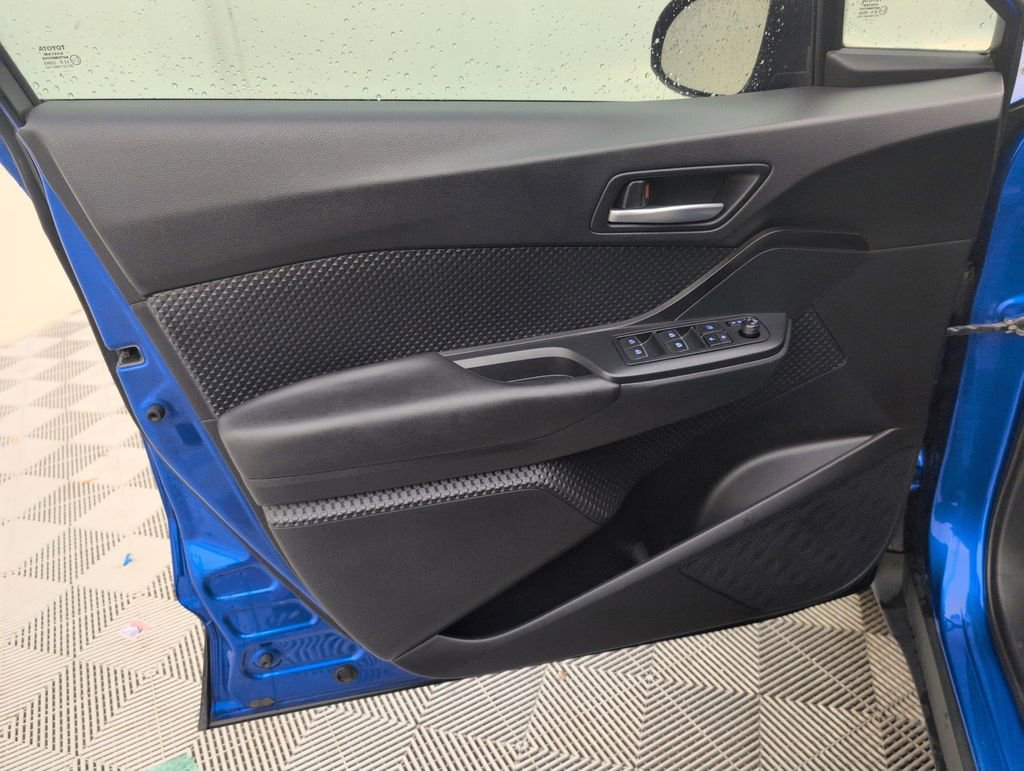 Used 2018 Toyota C-HR XLE FWD image 31