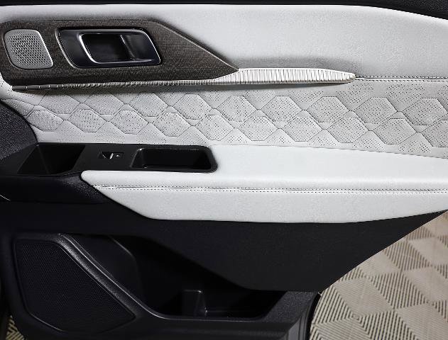 Certified 2025 Ford Explorer Platinum w/ Ultimate Package image 34