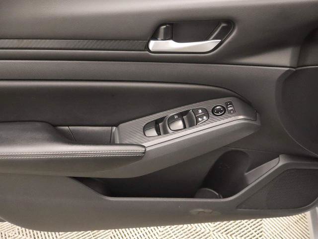 Used 2025 Nissan Altima 2.5 SV FWD image 17