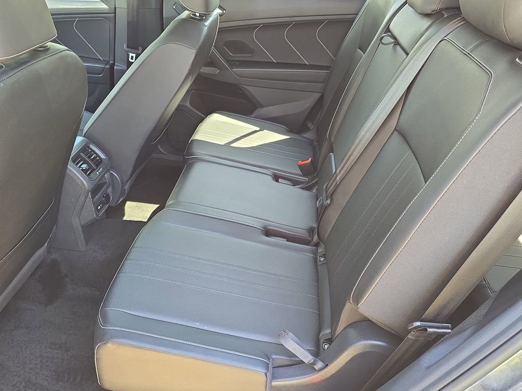 Used 2024 Volkswagen Tiguan SE R-Line image 15