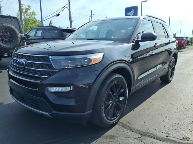 Certified 2022 Ford Explorer XLT w/ Equipment Group 202A AWD/4WD image 3